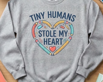 Pequeños humanos me robaron el corazón PNG - Diseño de camiseta para maestra de preescolar - Regalo de San Valentín para maestra - Sublimación de corazón de lápiz escolar - San Valentín PNG