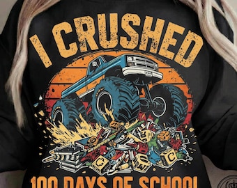PNG de "100 días de escuela", sudadera con capucha para niño y niña con diseño de Monster Truck, sublimación de camión azul retro, DTF del 100.º día, tela oscura