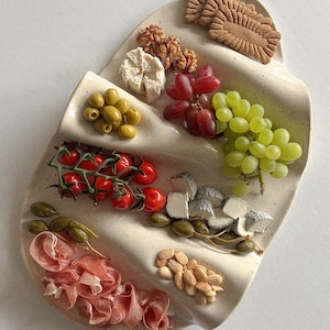 Keramisch dienblad | Steengoed vleeswarenplank | Golvende tapasschotel voor hapjes en wijnavond | Beige