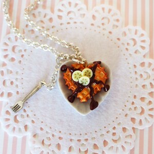 Waffel und Schokolade Sauce Halskette - Herz Halskette - Banane Anhänger - Valentine Halskette - Miniatur-Essen-Halskette - Kawaii Halskette