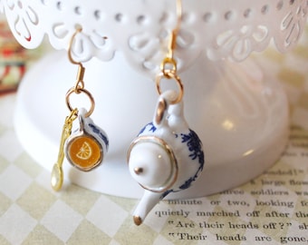 Pendientes de fiesta de té - Pendientes de juego de té - Pendientes de tetera - Joyería de fiesta de té - Pendientes de comida en miniatura - Joyería Kawaii - Joyería de juego de té azul