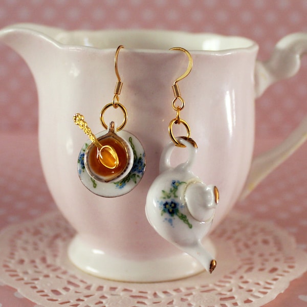 Boucles d'oreilles Tea Party- Boucles d'oreilles Tea Set- Boucles d'oreilles théière - Bijoux Tea Party - Boucles d'oreilles miniatures alimentaires - Bijoux Kawaii - Bijoux Blue Tea Set