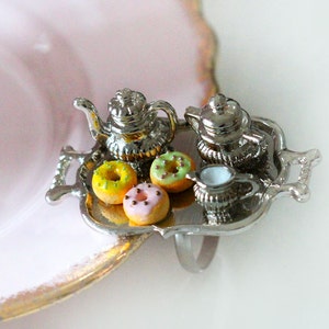 Tea Party Ring - Donut Ring - Food Ring - Bijoux alimentaires miniatures - Tea Party Jewelry - Tea set Ring - Donut Jewelry