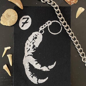 T-Rex Claw Patch | gedruckter Aufnäher für Jacken, Taschen, Jeans | Punk, Goth, Darkwave Aufnäher