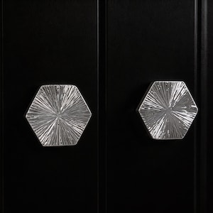 Messing zeshoekige kastknop, modern gehamerd ladehandvat voor kledingkastnachtkastje