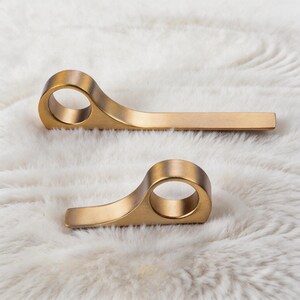 Puxador dourado para sapateira, puxador de gaveta moderno e minimalista.