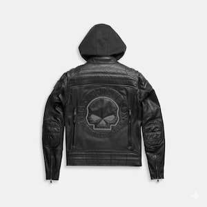 Może przedstawiać: Czarna skórzana kurtka motocyklowa z kapturem. Z tyłu znajduje się duże logo czaszki Harley-Davidson. Kurtka ma pikowane ochraniacze na ramionach i łokciach oraz kieszenie zapinane na zamek. Klasyczna kurtka motocyklowa.