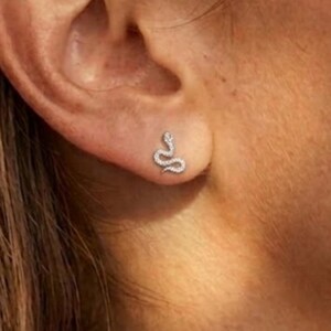 S925 Sterling Silber Schlangen Ohrstecker・Voll gepflasterte Zirkonia Kleine Schlange Ohrstecker・Zierlicher gotischer stapelbarer Schmuck・Geschenk für Sie