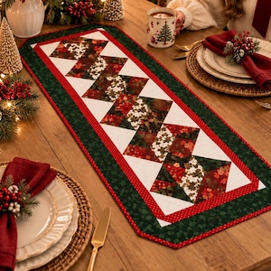 Christmas Table Runner Quilt Pattern – Festive Holiday Patchwork Table Topper