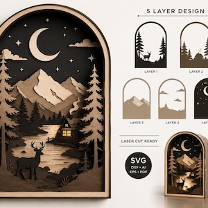 Peut inclure: Une œuvre d'art en bois découpée au laser à plusieurs couches représentant un paysage de montagne en arc avec un cerf, un chalet, des pins et un croissant de lune. Le design comprend cinq couches distinctes, présentées individuellement, avec les étiquettes 5 LAYER DESIGN, LASER CUT READY, SVG, DXF, AI, EPS, PDF.