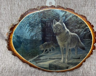 Placa decorativa de madera con borde natural y estampado de lobo vintage, ideal para colgar en la pared, fabricada en EE. UU., Wisconsin.