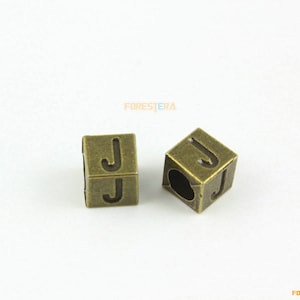 30 unids antiguo latón square letra J pulsera carta de cuentas J cadena 7x7mm (PND1105)