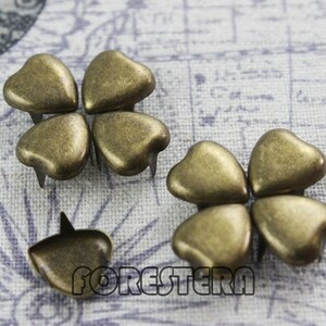 100Pcs 10mm Antique Brass Heart Studs (BX10)