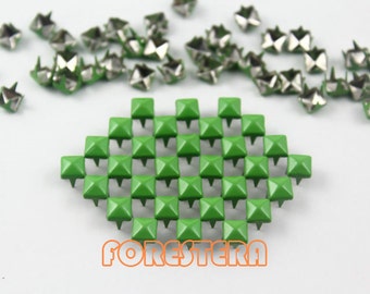 200Pcs 5mm Yellow Green Color PYRAMID Studs (CP-6018-05)