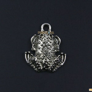 30Pcs Antique Silver Frog Charm Frog Pendant 18x22mm (PND1302-13104)