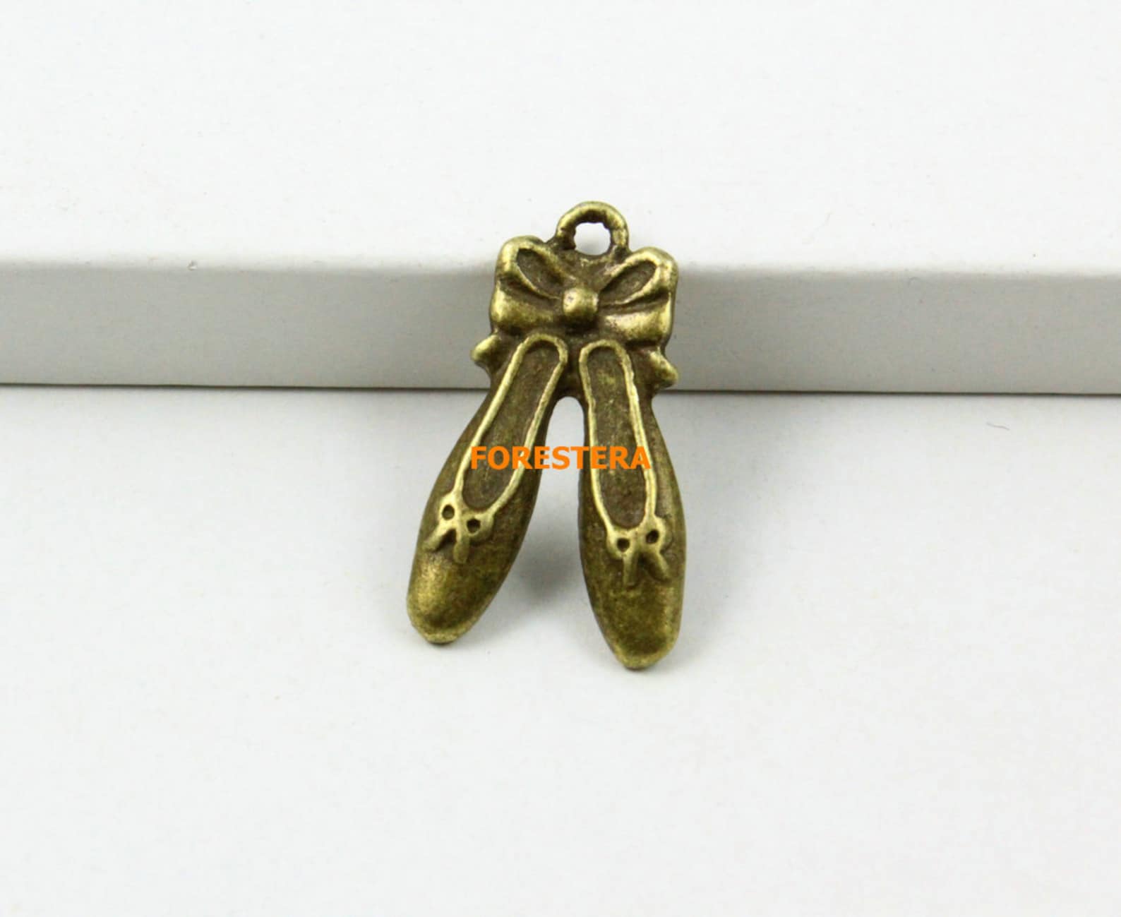 50pcs antique brass bowknot charm bowknot ballet shoes pendant 20x12mm (pnd765)