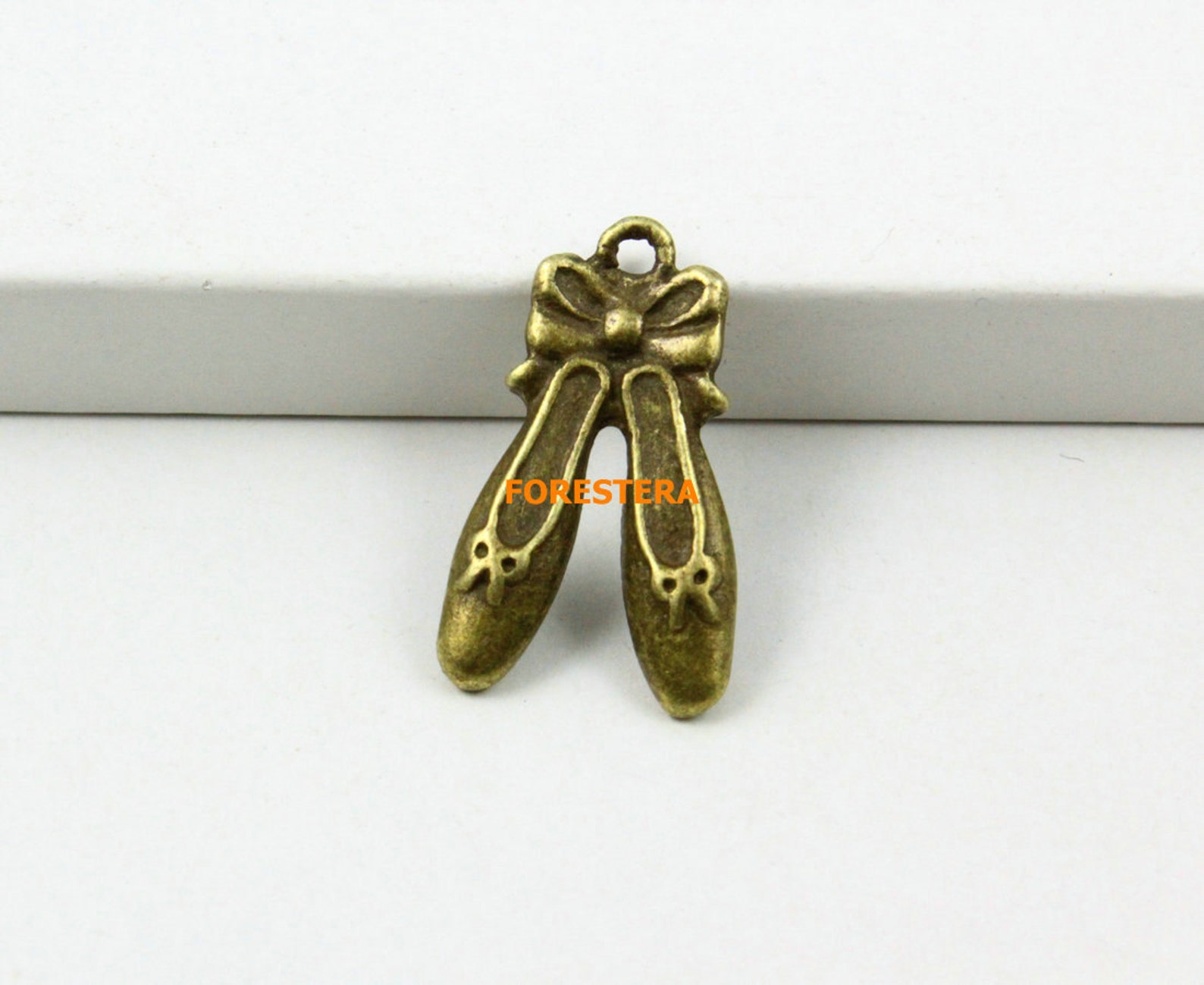 50pcs antique brass bowknot charm bowknot ballet shoes pendant 20x12mm (pnd765)