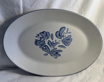 Travessa de cerâmica Pfaltzgraff Yorktowne, estampa floral vintage, 35,5 cm x 24,8 cm.