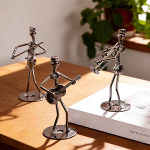 Handmade Rock Guitarist Figurine – Metal Musician Sculpture, Iron Art Decor for Home Office, Bar, Shelf Display, Instrument Collectible Gift