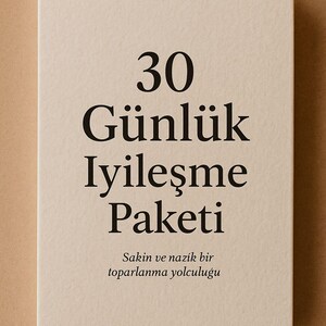 May include: A beige card with black text. The text reads "30 G&uuml;nl&uuml;k İyileşme Paketi" and "Sakin ve nazik bir toparlanma yolculuğu". The card has a simple, minimalist design.