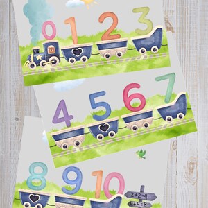Könnte beinhalten: Aquarelldrucke mit den Zahlen 0-10 im Zug-Design. Jede Zahl wird auf einem Waggon dargestellt, mit sonnigem Himmel und grünem Gras im Hintergrund. Enthält einfache mathematische Gleichungen und eine Kaninchen-Illustration.