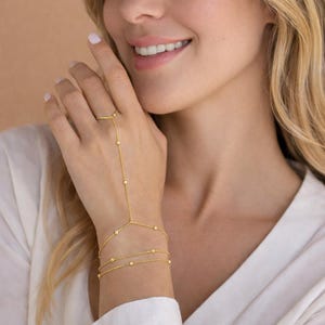 Elegant Hand Chain Bracelet – Minimal Beaded Ring Bracelet – Delicate Bridal & Summer Hand Jewelry