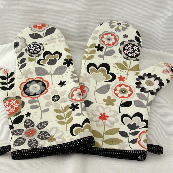 Oven Mitts Quilted Handmade Quilted One Pair Retro Floral Design