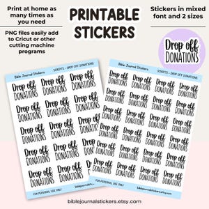 Könnte beinhalten: Druckbare Aufkleber mit dem Text "Drop off Donations" in gemischter Schrift und zwei Größen. Die Aufkleber sind für Bibeljournale konzipiert und als PNG-Dateien für Schneidemaschinen erhältlich. Der Text "Beliebig oft zu Hause drucken" ist ebenfalls enthalten.