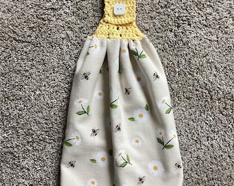 Toalla de cocina colgante - Toalla superior de ganchillo - Abejas - Margaritas - Flores - Toalla colgante de abejas - Toalla para refrigerador - Doble y reversible