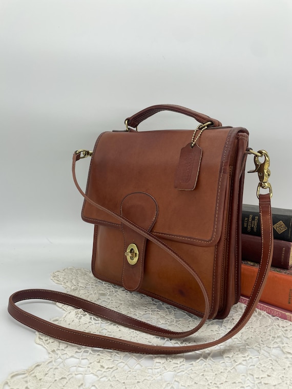 Vintage Coach NYC Saddle Shoulder Pouch Large (station Bag