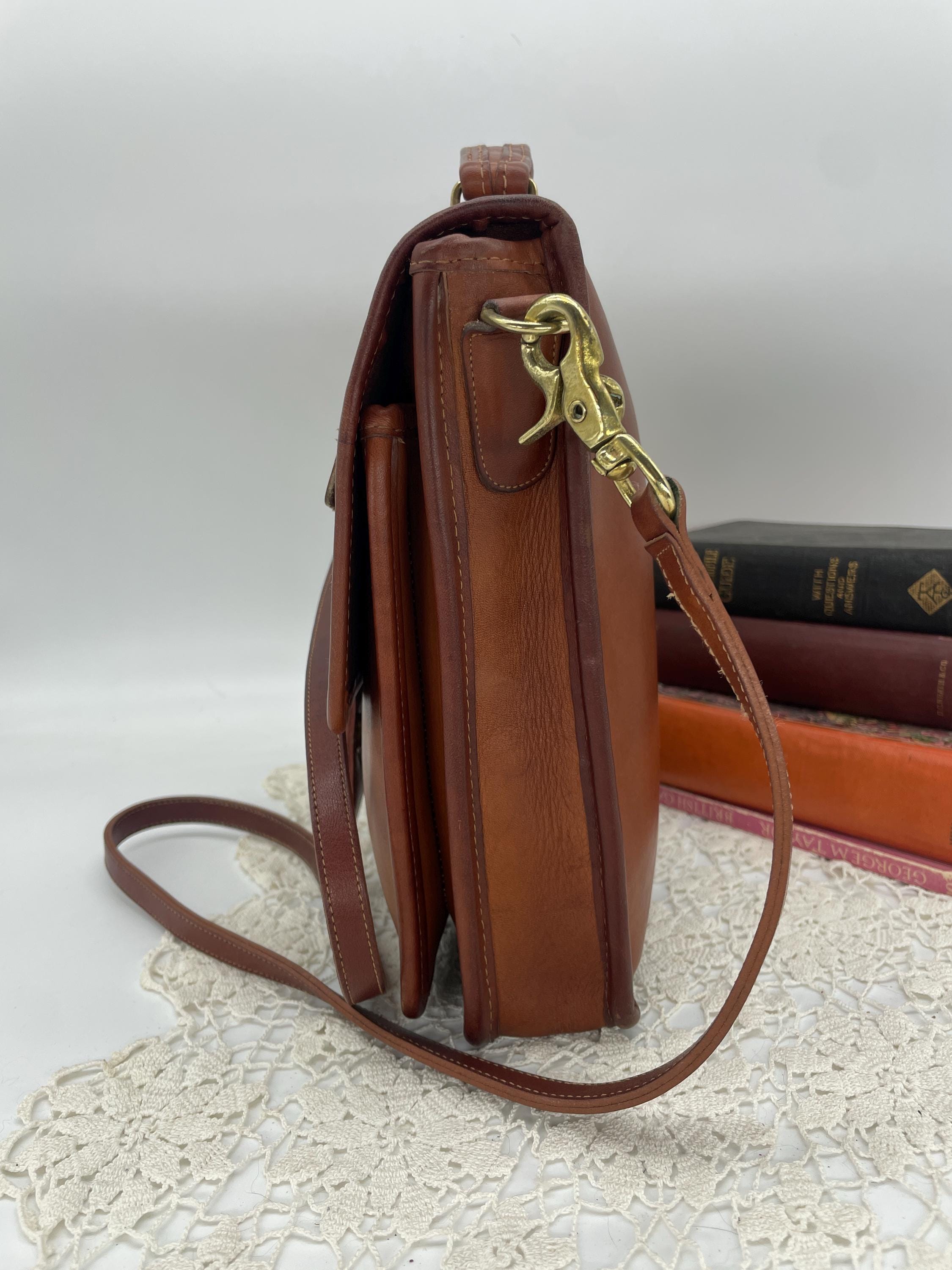 Vintage Coach NYC Saddle Shoulder Pouch Large (station Bag