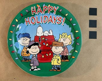 Plato de cerámica de 9 pulgadas de diámetro con Snoopy de Peanuts y la frase "FELICES FIESTAS" de Galerie, 2004