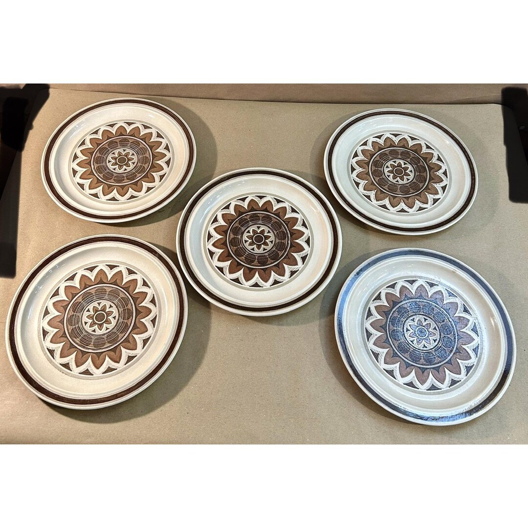 Vintage Royal China Omegastone Aztec Dinner Plates 10 5/8