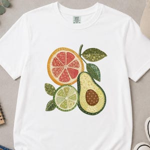 Komfortfärger Patchworkfruktskjorta, Söt patchworksommarfruktskjorta, Trendig semesterkvinnskjorta, Sommartröja med tropisk frukt
