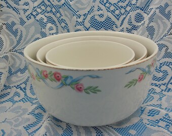 Ensemble de trois bols gigognes « Wildfire » Hall China, rosiers Mid-Century, bols à mélanger en ruban bleu, décoration de cuisine rétro des années 40