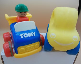 Camión elevador de cerezas amarillo grueso Little Tikes de los años 90 y camión volquete Push-N-GO de TOMY
