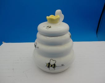 Tarro de miel miniatura de cerámica vintage Kate Aspen "Dulce como una abeja", con cuchara para miel.