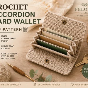 Pode incluir: Uma carteira de cartões tipo acordeão em croché bege com fecho de mola metálico, apresentando múltiplos compartimentos internos para cartões e notas. O texto diz CROCHET ACCORDION CARD WALLET PDF PATTERN, MULTI-COMPARTMENT DESIGN, SECURE SNAP CLOSURE, EASY TO FOLLOW STEP-BY-STEP INSTRUCTIONS, BEGINNER FRIENDLY, INSTANT DOWNLOAD, DETAILED PHOTO GUIDE, MADE WITH LOVE.