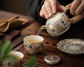 Juego de tetera de porcelana de lujo con detalles dorados, taza de té gaiwan china, elegante servicio de té de cerámica, regalo moderno para amantes del té.