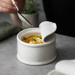 Mini Casserole Pot, White 200ml Ramekin Dish, Ceramic Lid