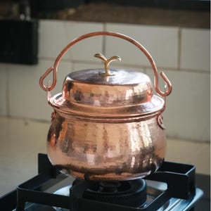 Koperen kookpot met deksel en messing spruitknop, kleine soeppan, rijstpan, handgehamerd puur koperen kookgerei, kookplaatveilige keukenpot