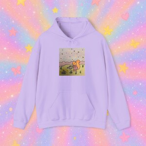 Sudadera con capucha de Jardín Mágico / Ardilla regando flores doradas / Arte de sanación del niño interior