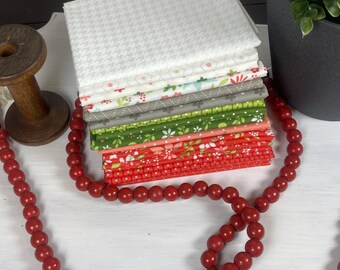 Poinsettia Pear Fat Quarter Bundle | 14 Moda Quilting Cotton Fabrics