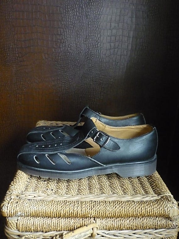 dr airwair martens shoes