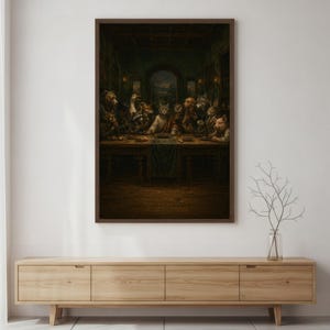 K&ouml;nnte beinhalten: Ein gerahmter Kunstdruck, der eine Parodie des Letzten Abendmahls darstellt, mit verschiedenen Tieren anstelle der J&uuml;nger. Die zentrale Figur ist eine Katze. Das Kunstwerk hat einen dunklen, klassischen Stil mit einem braunen Holzrahmen.