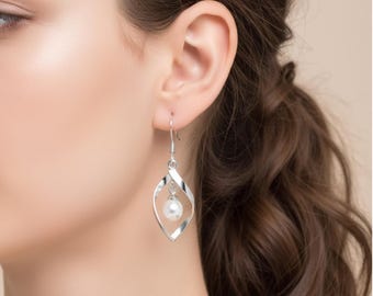 Orecchini di carta pendenti fantasia floreale con perla viola - Gio Orecchini di carta pendenti fantasia floreale con perla viola - Gio