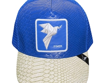 Gorra de camionero Zeta Phi Beta / Piel sintética de serpiente azul y blanca