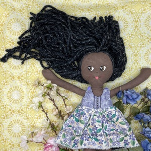 VESTIDO REVERSIBLE, Muñeca hecha a mano, &quot;EFIE&quot;, regalo hecho a mano, muñeca de tela, muñeca negra, muñeca diversa, muñeca reliquia, muselina marrón, oropel, brillo