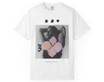 Camiseta con estampado floral superpuesto / Temple Haus