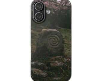 Funda para teléfono de piedra tallada en espiral / Símbolo celta de la naturaleza, foto de bosque